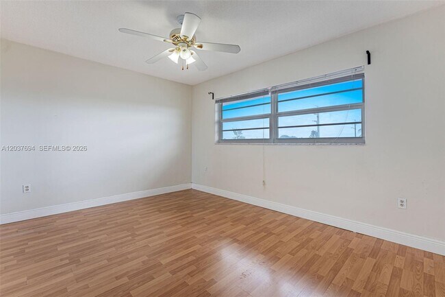 Building Photo - 1100 W 35th St