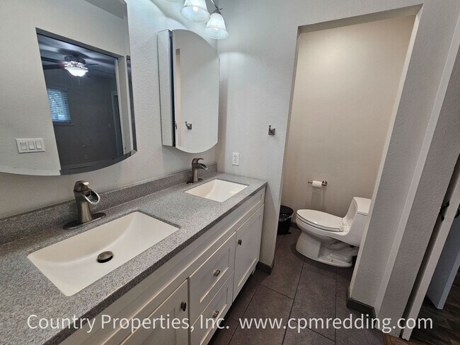 Building Photo - Renovated Gated House on an Acre with Detached Shop in Cottonwood!