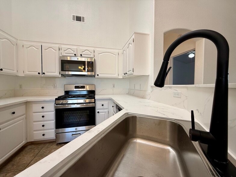 Building Photo - 3320 S Fort Apache Rd