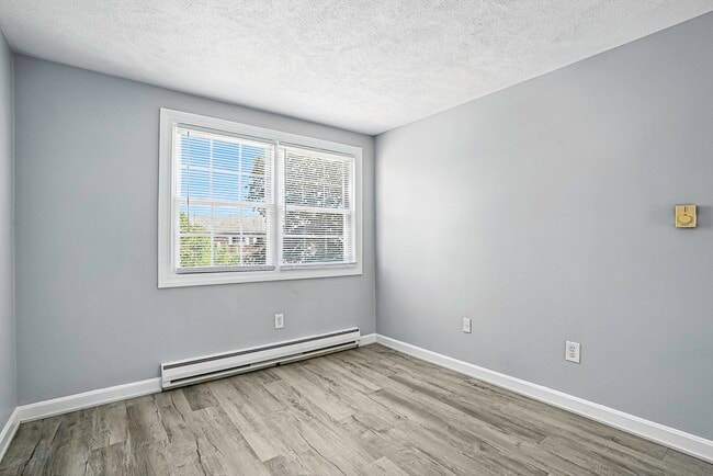 Building Photo - 8 Mayberry Dr