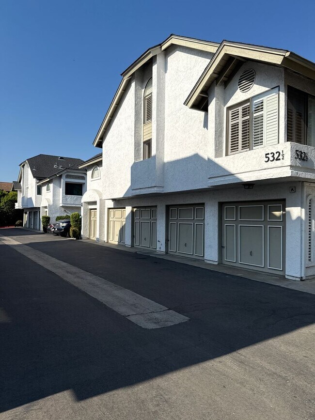 Building Photo - 532.5 Via De La Valle