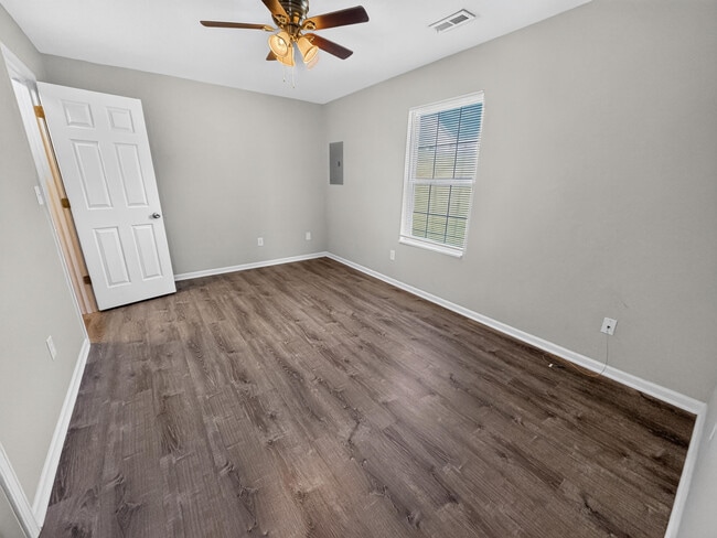 Building Photo - 1330 Godas Cir