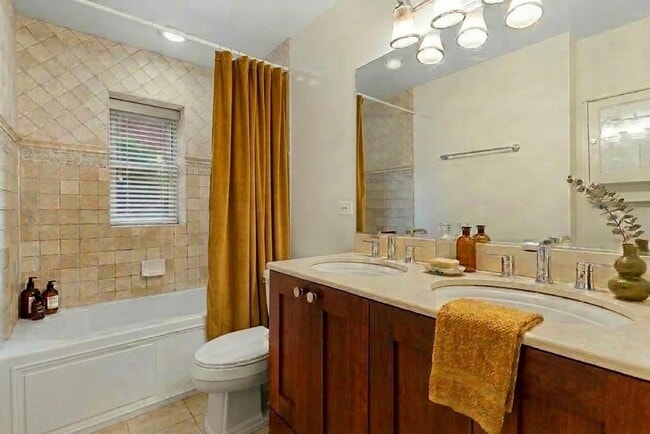 Building Photo - 4721 S Greenwood Ave