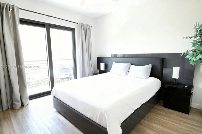 Building Photo - 211 SE 4th St