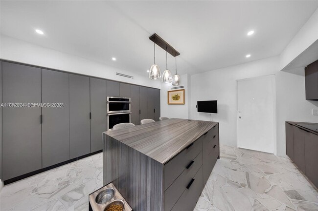 Building Photo - 1141 NE 90th St