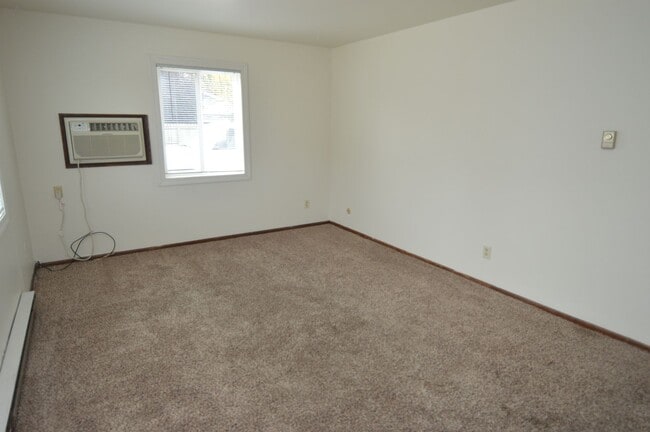 Building Photo - Quiet Side by Side Duplex