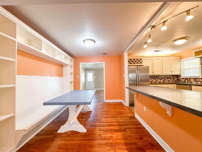 Building Photo - 2614 32nd St