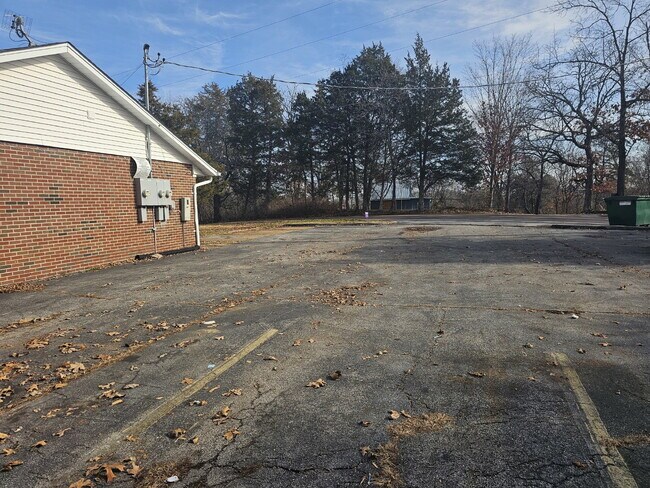 Building Photo - 1001 Brickyard Rd