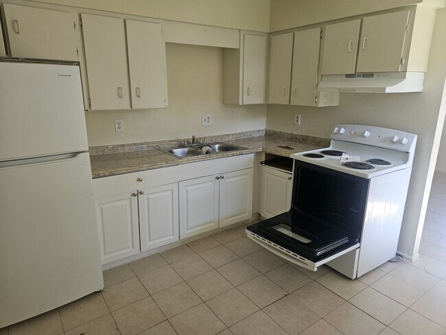 Building Photo - 3/2 DUPLEX