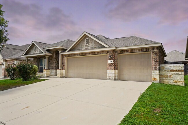 Building Photo - Beautiful Potranco Run Home with 3-Car Garage - Realtor Commission: $750