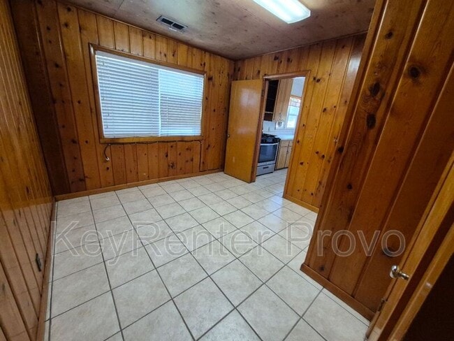 Building Photo - 629 E 180 N