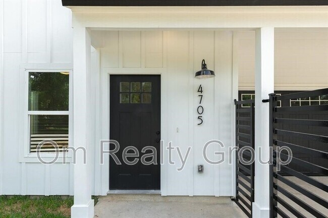 Building Photo - 4705 Idaho St