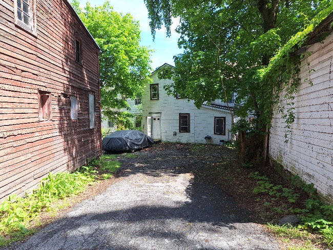 Building Photo - 87 W Pierpont St
