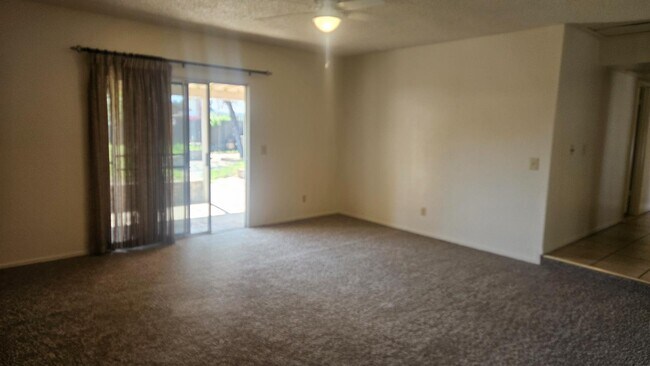 Building Photo - 92 W Gettysburg Ave