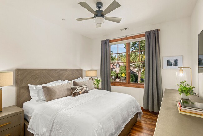 Building Photo - 501 W Main St