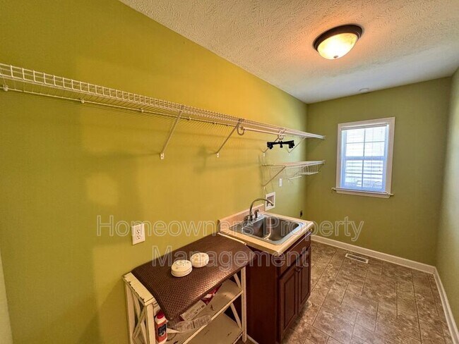 Building Photo - 3537 Maccumber Ct