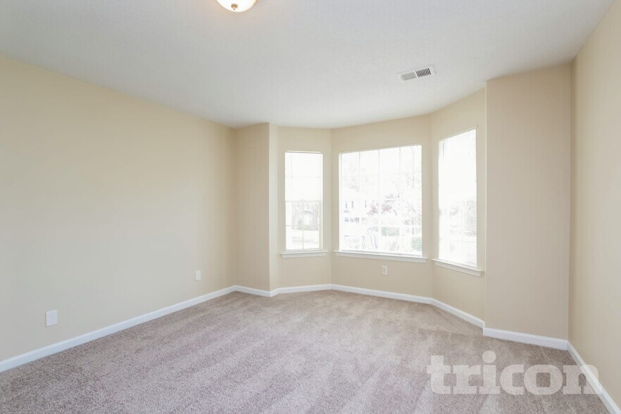 Building Photo - 2198 Colony Dr