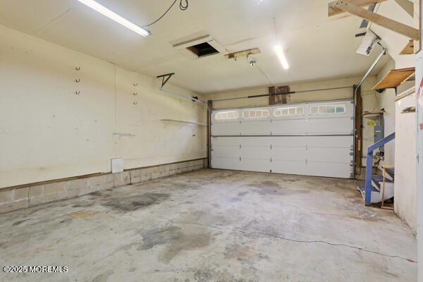 Building Photo - 1045 Farmingdale Rd