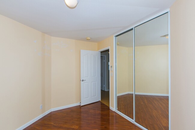 Building Photo - BACK ON MARKET**Single level spacious home...
