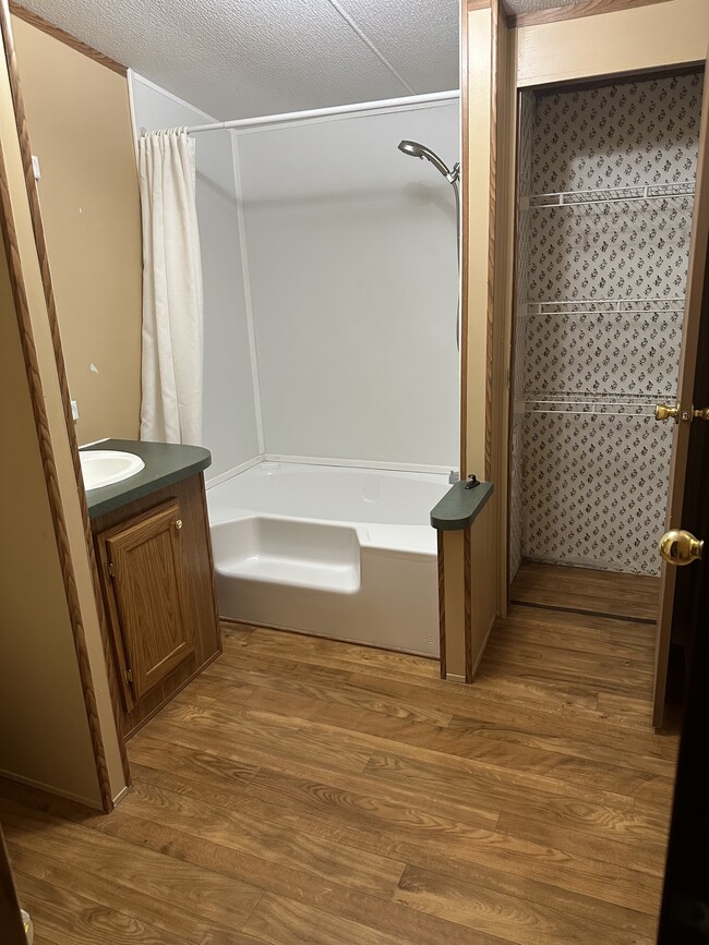 Building Photo - 103 Spa Rd