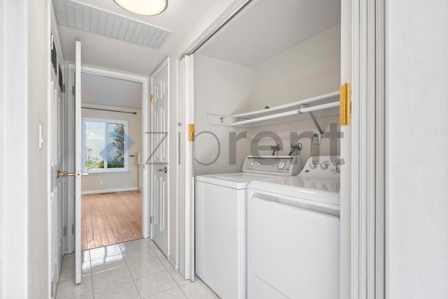 Building Photo - 1123 Glengarry Dr