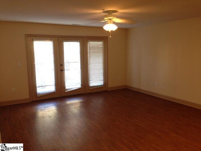 Building Photo - 203 Kelly Rd