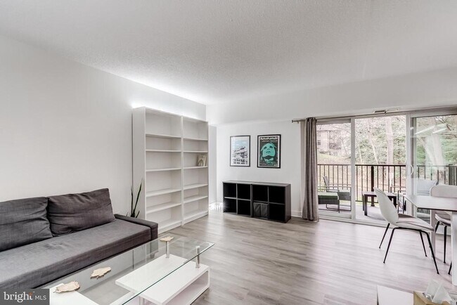 Building Photo - 11643 Stoneview Square