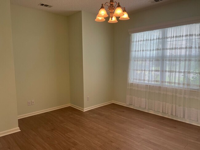 Building Photo - Beautifully Maintained Sun City Home!