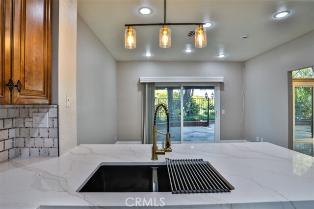 Building Photo - 176 Cll Renata