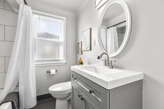 Building Photo - 8254 Mary Ann Ave