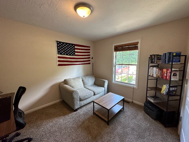 Building Photo - 15640 Top Dr