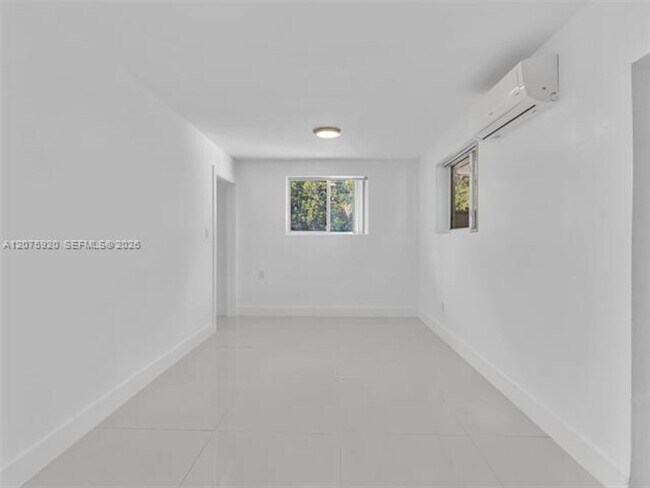 Building Photo - 1647 NE 146th St