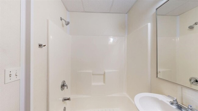 Building Photo - 5585 Straub Rd