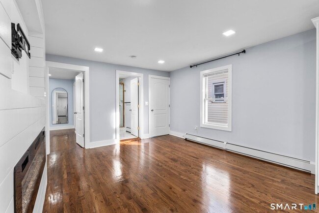 Building Photo - 75 Commercial St