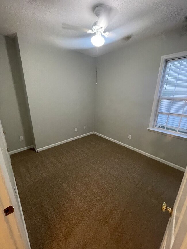 Building Photo - 10829 Farmville Rd