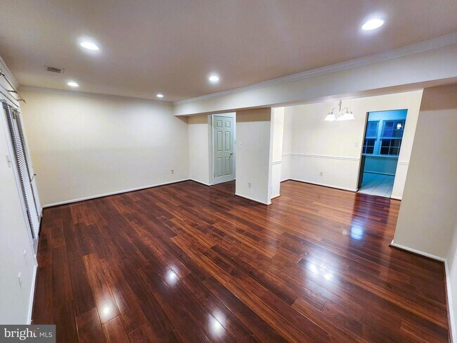 Building Photo - 2077 Pilgrim Dr