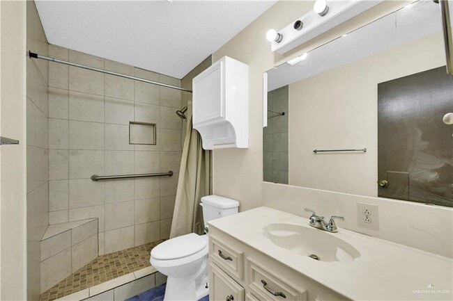 Building Photo - 17 Pin Oak Rd