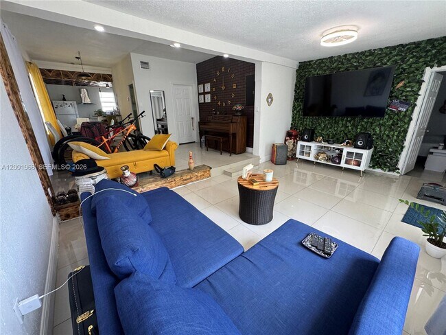 Building Photo - 3175 NW 27th St