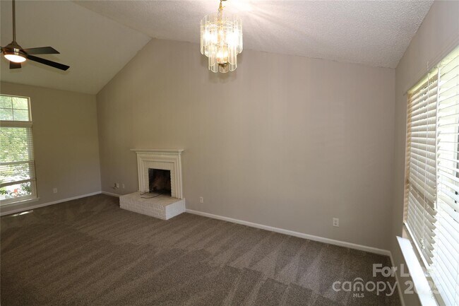 Building Photo - 7130 Lanark Ct