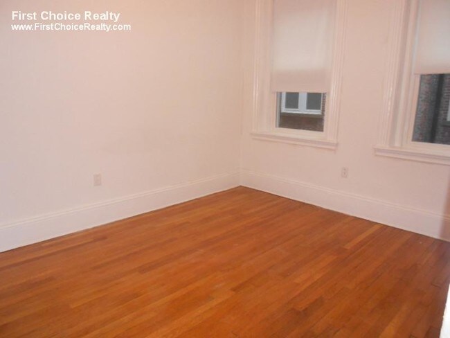 Building Photo - 120 Warren St