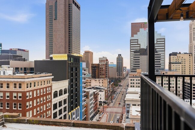 Building Photo - 145 N High St