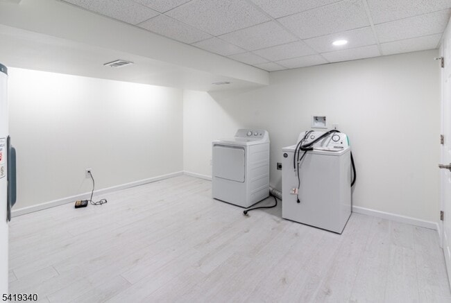 Building Photo - 80 White Meadow Rd