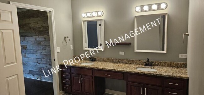 Building Photo - 7701 Elizabeth Way Dr