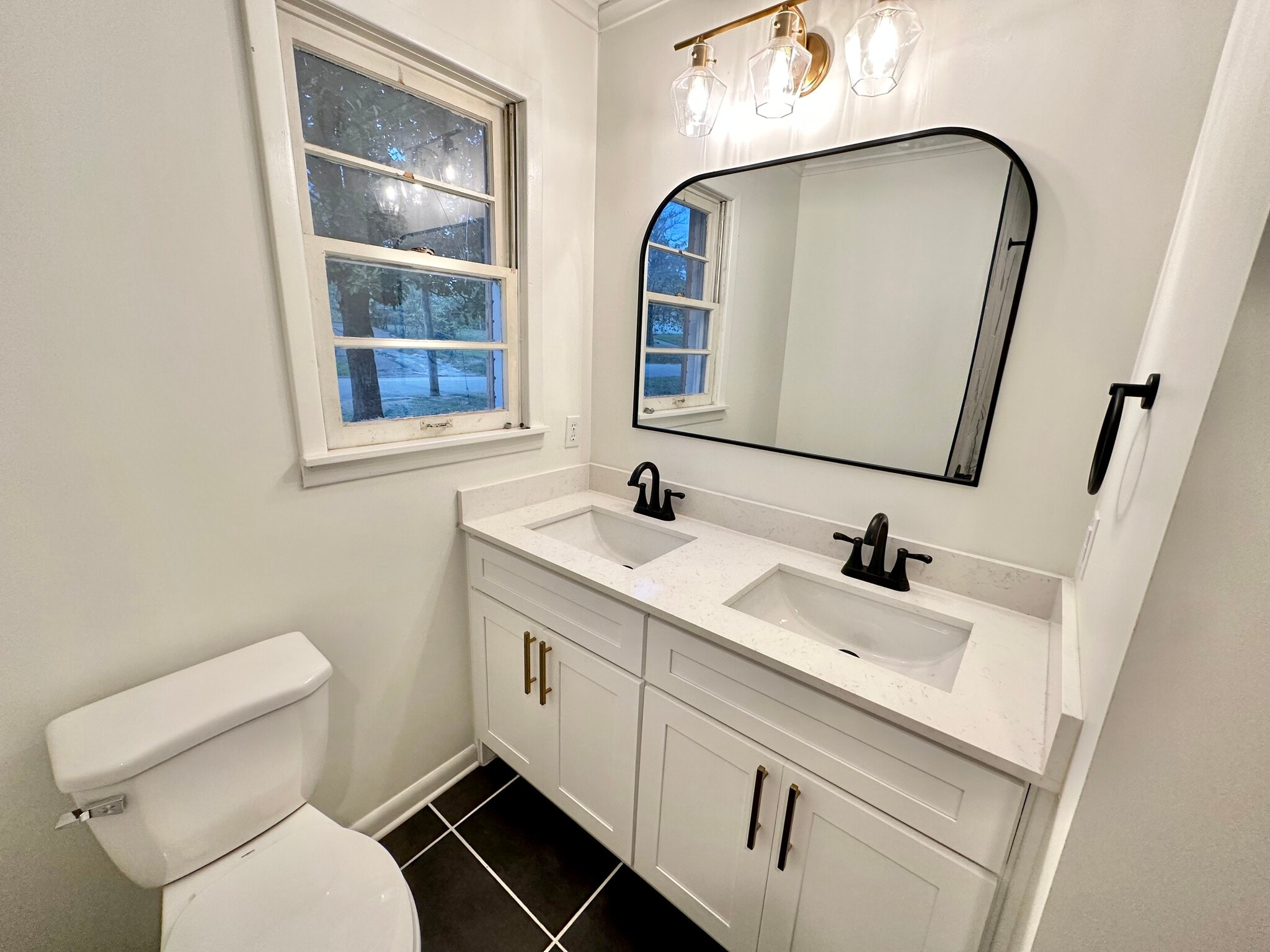Guest Vanity - 913 Lynden Blvd