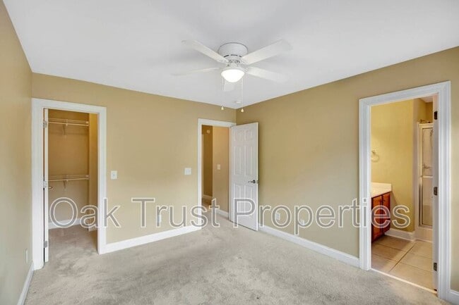 Building Photo - 126 Tuscany Ct
