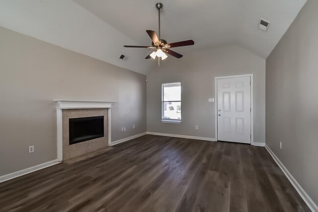 Building Photo - 4539 Longtree Ave