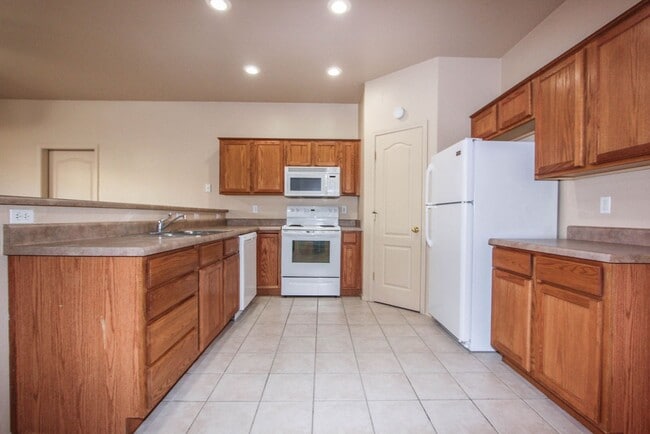 Building Photo - 4400 N Phillip Dr