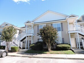 Building Photo - Easy access to interstate, shopping & hospitals!