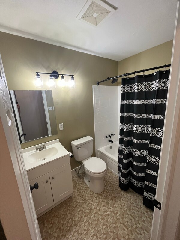 Building Photo - 2700 Barnsley Rd