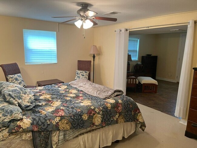 Building Photo - Charming 4 Bed 2.5 Bath Home With Nice Wooded Back Yard!